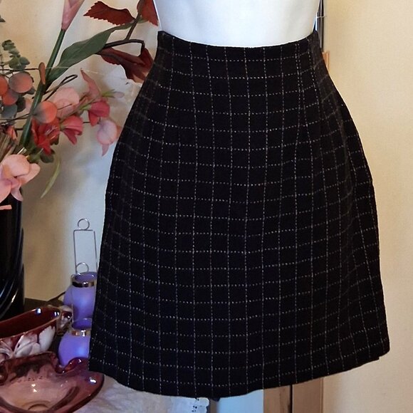 Preowned Lino Catalano White Line Black 100% Wool Mini Lined Skirt 8 - Picture 3 of 7